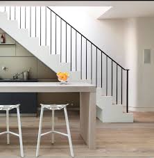 Epingle Par Teresa Labrincha Sur Stair Railings Cuisine Sous Les Escaliers Bar Salon Bar Sous Escaliers