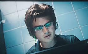 What's the headphones that Keys been using? : r/FreeGuy