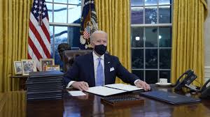 Reagan also chose to use this desk in the oval office. Donald Trump Left Very Generous Letter For Joe Biden In Oval Office Desk Lbc