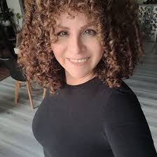 El viernes se juntaron a comer algunos de la familia Meade. Tere Meade  Barceló trajo este dibujo de Luis Meade Lewis y Catalina Gómez Larrañaga  con su descendencia directa y sus parejas.