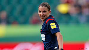 Schiedsrichterin stéphanie frapart hat am mittwochabend geschichte geschrieben: Champions League Schiedsrichterin Mit Gelungenem Debut Sport Dw 02 12 2020