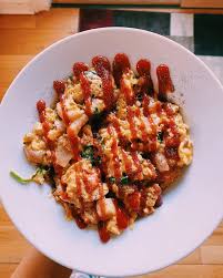 Eatjust Vegan Egg Scramble Mixed With Onions Garlic Spinach Sweetearthfoods Vegan Bacon Violife Foods Vegan En 2020