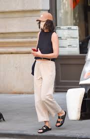 Katie holmes's boyfriend is jamie foxx. Katie Holmes Does Normcore But Makes It Chic Vogue