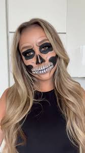 BTS of the process 👻 #halloween #halloweenmakeup #skullmakeup #skull ...