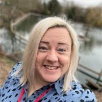 Julia Pomeroy's Instagram, Twitter & Facebook