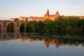 Avec ses 3 gîtes, sa chambre d'hôtes et sa roulotte de roquecor bénéficie d'une situation idéale pour vous qui voulez privilégier la tranquillité, profiter de la nature et de la campagne, vous reposez tout en faisant du sport. De Moissac A Bruniquel 5 Etapes A Faire Dans Le Tarn Et Garonne Le Blog De Sarah Blog De Voyage