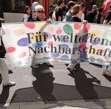 Der geplante demonstrationszug der rechtsextremen identitären bewegung in halle ist abgesagt worden. Halle Tausende Demonstrieren Gegen Identitare Bewegung Welt