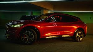 Resultatet er en lekker suv med meget gode kjøreegenskaper som leverer en herlig kjøreopplevelse. Mustang Mach E Bbdo