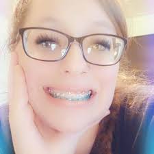 Who can recommend hairstylist Kelly in Clinton?