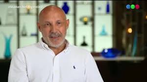 Después de días caóticos, en medio de transcendidos y versiones, masterchef celebrity dio información oficial sobre cómo quedó alex caniggia en el se decidió descalificar a alex caniggia. Masterchef Celebrity 2 Alex Caniggia Ataco A Mariano Dalla Libera Tyc Sports