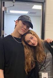 Vernon has a sibling, a younger sister named sofia chwe (choi hangyeol); ì¿±ì •ì› On Twitter Vernon And Sofia Chwe At The Backstage Of Seventeen Concert