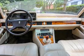 Une histoire des quatre roues, tantôt citroën (les gaullistes) tantôt peugeot (giscard) , tantôt renault (les socialistes). Maserati Quattroporte Une Voiture Presidentielle Depuis 40 Ans