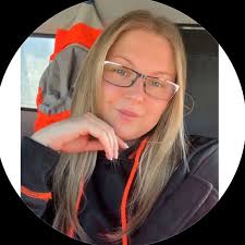 Holly Upton (@hollyupttonx)