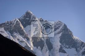 Évoquant la mort de pereira en 1923, et celle du pilote bill odom dans un meeting aérien en 1949, il prétend que la montagne est maudite 63, 64, 65. Sommet De La Montagne Lhotse 4eme Plus Haut Sommet Du Monde Peintures Murales Tableaux Voir Vallee Voyage Myloview Fr