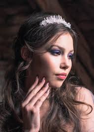 OLENNA Quartz Crown, Crystal Crown for a Whimsical Bride, Unusual Tiara,  Clear Modern Accessory, Tender Clear Crystals Crown With Florals