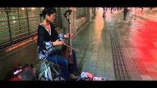 馬頭琴奏者かおりさんのストリートライブ《沖縄 国際通り》 - YouTube