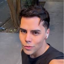 Devon Wright's Instagram, Twitter & Facebook