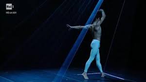 Principal dancer abt / la scala robertobolle.com. Prima Della Scala Roberto Bolle E La Sua Esibizione Stellare Il Duetto Con Il Laser Corriere Tv