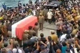 Wakil bupati sangihe meninggal saat di pesawat penerbangan denpasar ujungpandang. I U R8qozdszam