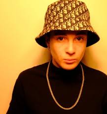 Tout peut arriver added a new photo.