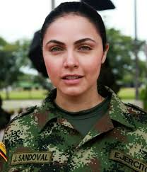 Guerrilleros del frente domingo laín sáenz del ejército de liberación nacional (eln) asesinaron a un soldado en una zona rural del departamento de ara. Colombian Female Soldier Ejercito De Colombia Mujer Female Soldier Military Girl Military Women