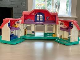 Vintage Fisher Price Dollhouse 90s Nostalgia In 2020 Fisher Price Doll House Vintage Kids Toys Vintage Fisher Price Toys