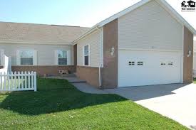 For Sale 122 000 This 3 Bedroom 2 Bath Home Has New Carpet And Kitchen Flooring You Cannot Get This Much House Plus A 2 Car Garage Club House Home Zillow
