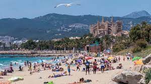 Nach dem rückzieher bei der osterruhe lässt die bundesregierung nun prüfen. Offnung Auf Mallorca Erste Deutsche Touristen Ab 15 Juni Tagesschau De
