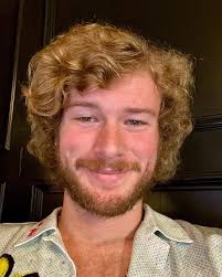 Betty went gold, I smooched Ethan Klein, Jimmy Kimmel Live tonight, and  C'est La Vie drops at midnight 🥹 one of my favorite days yet, all thanks  to the gravy train ❤️🍯🚂