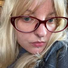 Hello everyone I'm currently looking for an affordable apartment or gust  house I could possibly rent a am a recovering addict and currently in a  rehab program I'm looking to change my