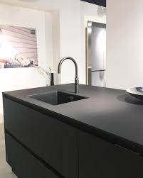 j u l i a d u s e e on instagram jaa we kochten zojuist de keuken een zwart kookeila minimalist kitchen essentials minimalist interior minimalist bedroom
