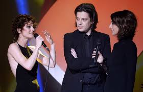 Benjamin biolay s'est dit prêt à débattre avec roselyne bachelot sur le sort réservée aux artistes depuis le début de la pandémie. Pourquoi Vanessa Paradis A T Elle Quitte Benjamin Biolay