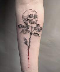 The skull is in the end the symbol of the pirate life. Tattoo Blackanfwhite Flower Skull Tatuagem Artist Grunge Dark Tumblr Tatuajes Tatuajes Femeninos Disenar Tu Propio Tatuaje