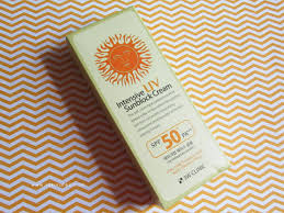 It gives a subtle smooth finish which makes it ideal as a makeup base. Sakuranko 3w Clinic Intensive Uv Sunblock Cream