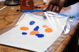 Giocare Con Le Tempere Senza Sporcarsi Un Gioco Perfetto Da Fare In Casa Successo Assicurato Al Tuo Bambino U Apprendimento Del Bambino Giochi Apprendimento