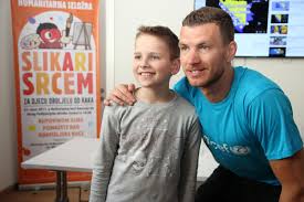 Zajedno sa svojim zetom emirom đerekarcem, kapiten nogometne reprezentacije bih bio je gost restorana „brajlović kao i najužih članova porodice seje. Edin Dzeko 9 Fans On Twitter Edin Dzeko Visited The Parents House In Sarajevo For Unicef Eddzeko Unicefbih Bih Sarajevo Dzeko Teamunicef Https T Co I2z2syfezu