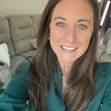 Anne Dundon's Instagram, Twitter & Facebook