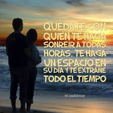 Quedate Con Quien Te Haga Sonreir A Todas Horas Te Haga Un Espacio En Su Dia Y Te Extrane Todo El Tiempo Candidman Fra Lovely Quote Spanish Quotes Words