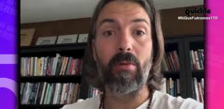 Seguidores de Lain García Calvo, marido de Mónica Naranjo, anuncian  denunciar al gurú por vender un 'agua almática'