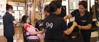Visit our hair salons to discover our revolutionary products, services and our latest trends. 9to9 Women L Oreal Salon Bridal Makeup In Patna Best Wedding Makeover Ladies Beauty Parlour Wedding Bridal Makeup Patna