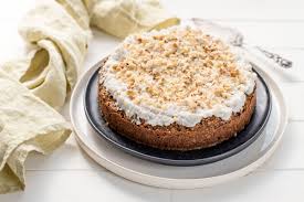 Mit zucchinikuchen werde ich mich glaube ich nie anfreunden, aber karottenkuchen ist da etwas ganz anderes. Saftiger Karottenkuchen Zuckerfrei Und Glutenfrei Rezept Elle Republic