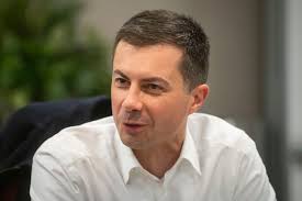 U.S. Transportation Secretary Pete Buttigieg meets with UA Local 333 in  Lansing
