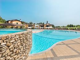 Manerba del garda has many attractions to explore with its fascinating past, intriguing present and exciting future. Ferienwohnung Manerba Resort B3b Manerba Del Garda Firma Snale Homes Frau Elena Boni