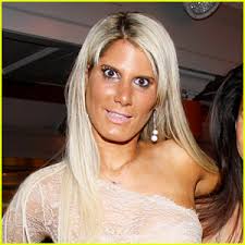 Dakota Fanning: Barnes & Noble Stop!: Photo 2668955