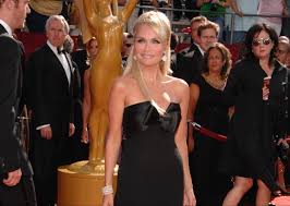 Find out how tall kristin chenoweth is! Kristin Chenoweth S Boyfriend Josh Bryant Is In A Country Band