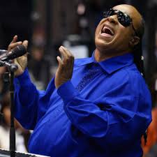 Stevie wonder is possibly the only person in the 20th and 21st century world, that i would consider a musical genius. Stevie Wonder Starportrat News Bilder Gala De