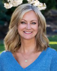 Denise Thiry's Instagram, Twitter & Facebook