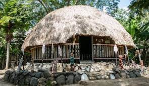 Wilayahnya berada di bagian paling timur indonesia, Rumah Adat Papua Barat Perbedaan Honai Dan Ebei