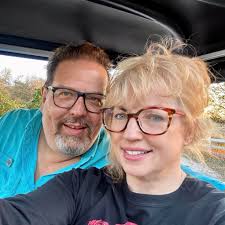 What type of business should open in the former Argentina Bakery location  in Bastrop?