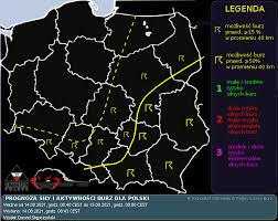 W tym samym czasie na całym świecie ma miejsce około 1800 burz oraz ponad 100 wyładowań atmosferycznych. C0hxyy2qnqythm